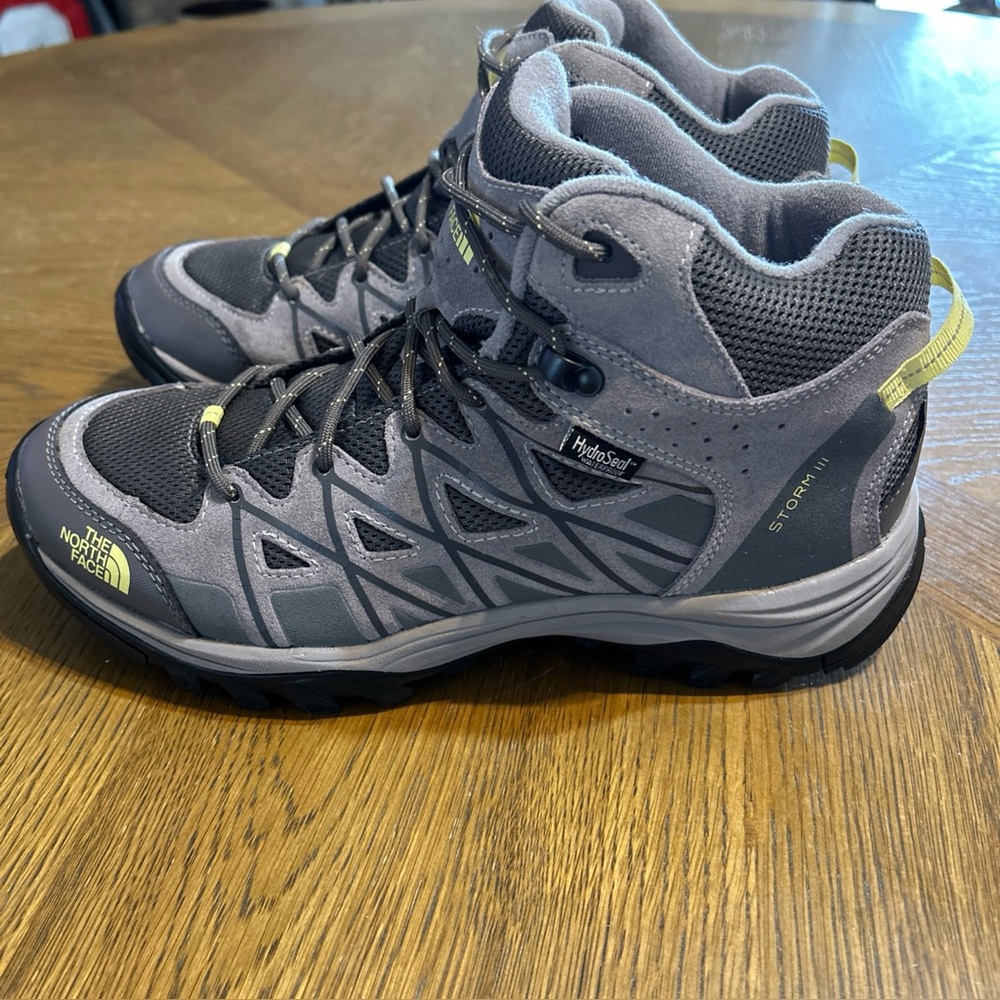 The North Face Hydroseal Hiking Shoes Women’s Size 10.5 Storm lll Gray Vibram